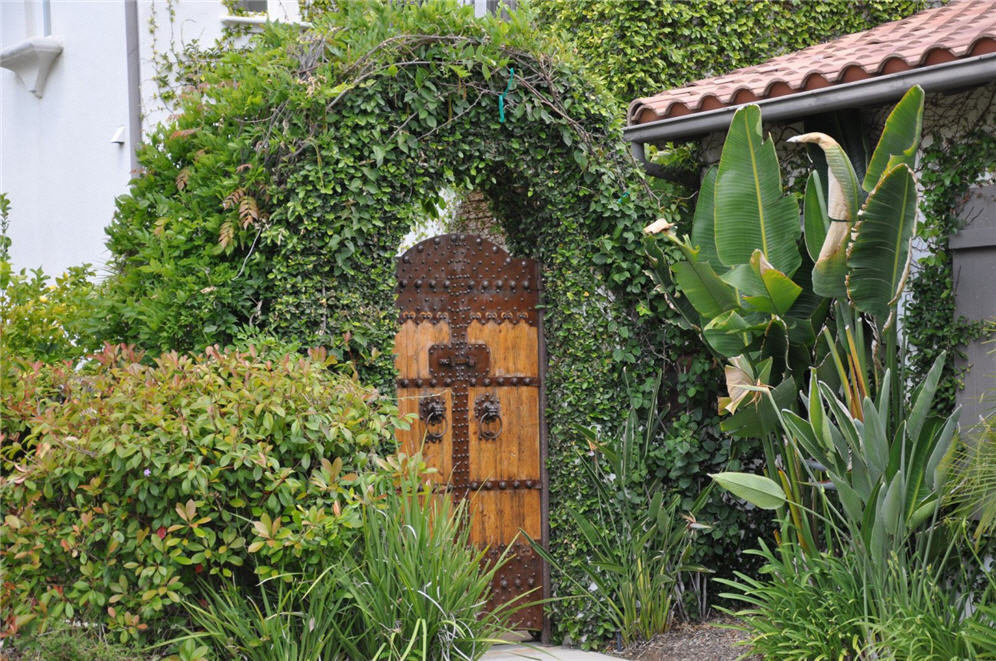 Gate with Heavy Rings